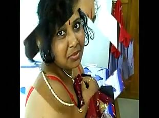 Indian 41yo aunty Kalpana Das enjoying sex
